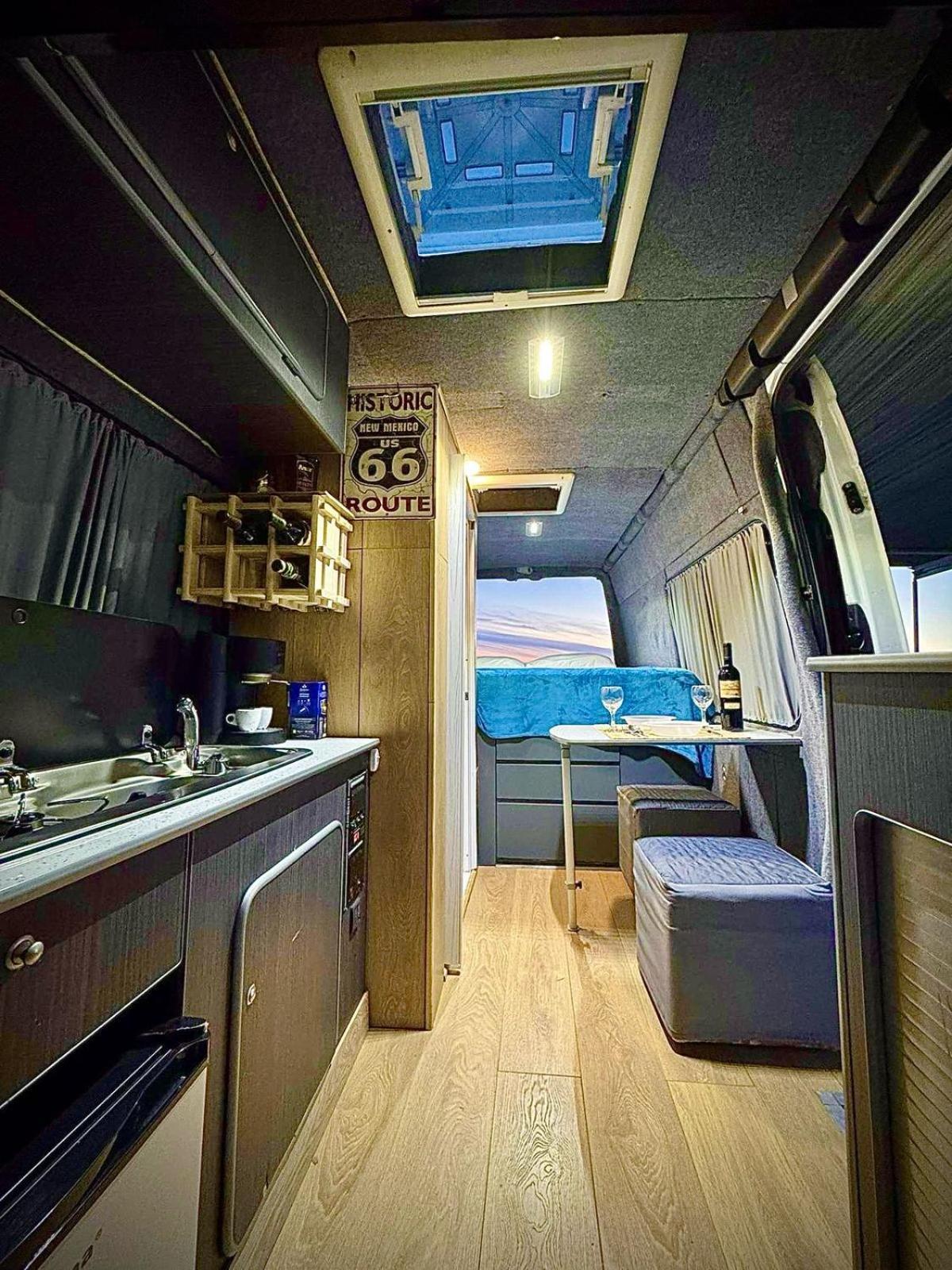 Campervan Leoventure Camping